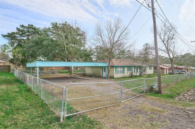 203 Paul Knox Street, Huntsville, TX 77320