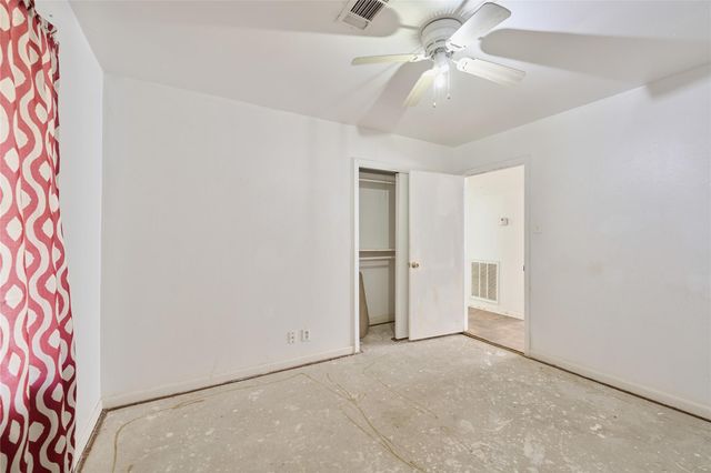 203 Paul Knox Street, Huntsville, TX 77320