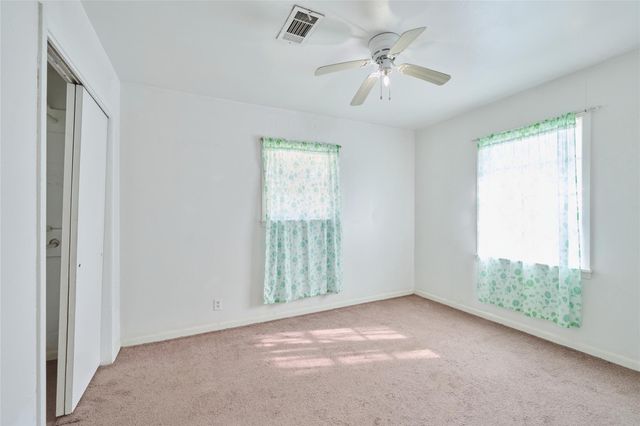 203 Paul Knox Street, Huntsville, TX 77320