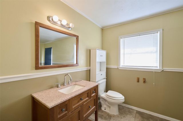 203 Paul Knox Street, Huntsville, TX 77320