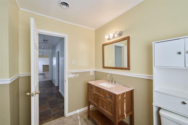 203 Paul Knox Street, Huntsville, TX 77320