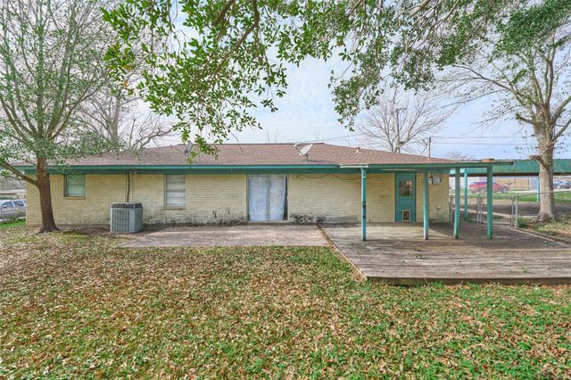 203 Paul Knox Street, Huntsville, TX 77320