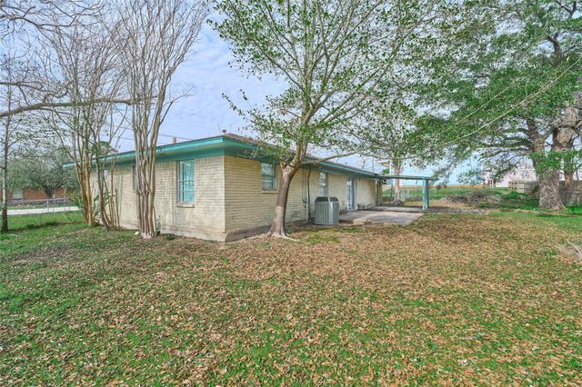 203 Paul Knox Street, Huntsville, TX 77320