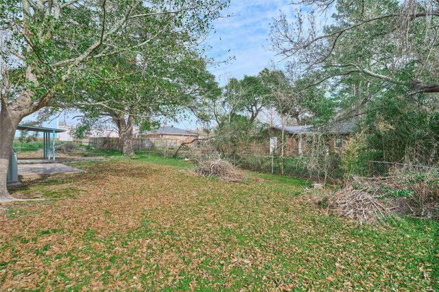 203 Paul Knox Street, Huntsville, TX 77320