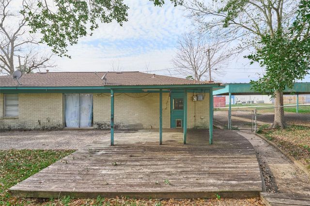 203 Paul Knox Street, Huntsville, TX 77320