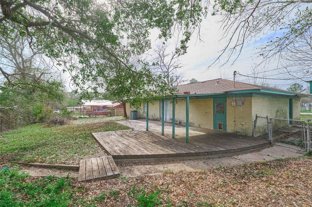 203 Paul Knox Street, Huntsville, TX 77320