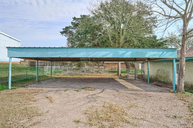 203 Paul Knox Street, Huntsville, TX 77320