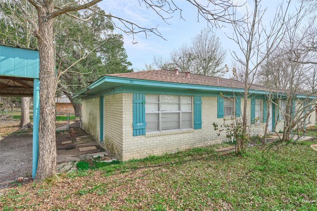 203 Paul Knox Street, Huntsville, TX 77320