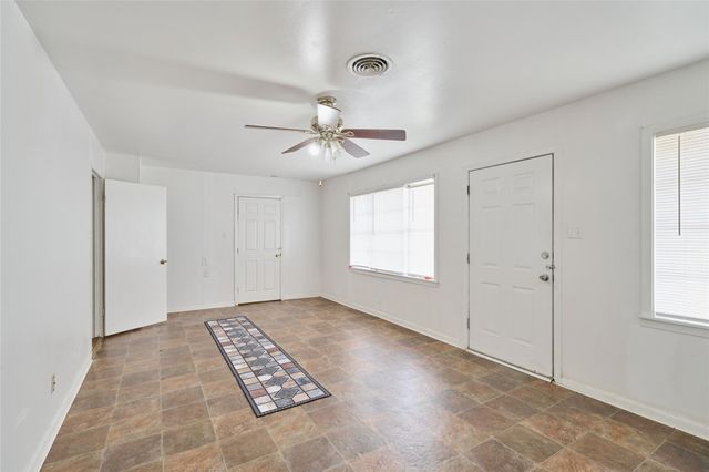 203 Paul Knox Street, Huntsville, TX 77320