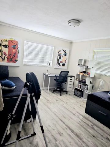 10861 CLARA LANE, St Petersburg, FL 33708