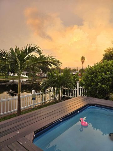 10861 CLARA LANE, St Petersburg, FL 33708