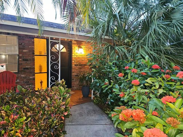 10861 CLARA LANE, St Petersburg, FL 33708