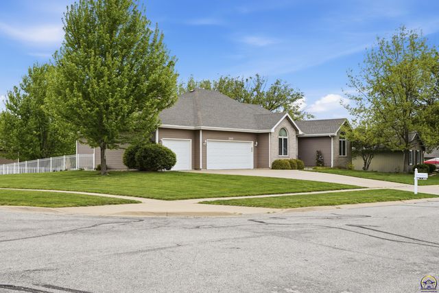 2431 SE Saturn DR, Topeka, KS 66605
