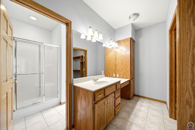 2431 SE Saturn DR, Topeka, KS 66605