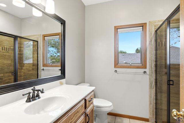 2431 SE Saturn DR, Topeka, KS 66605