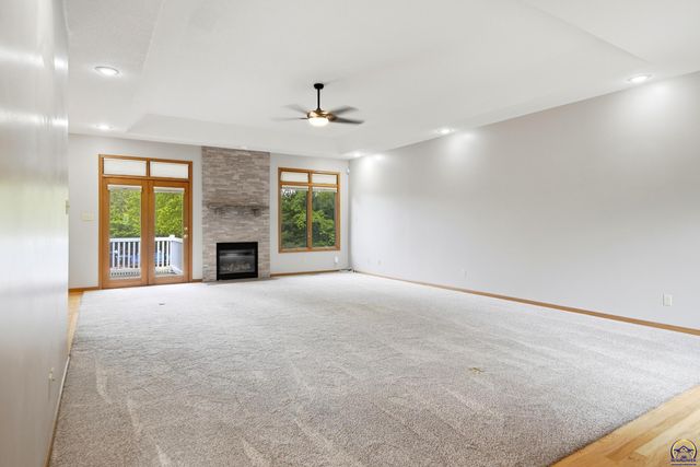 2431 SE Saturn DR, Topeka, KS 66605
