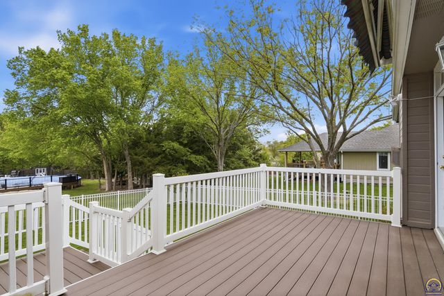 2431 SE Saturn DR, Topeka, KS 66605