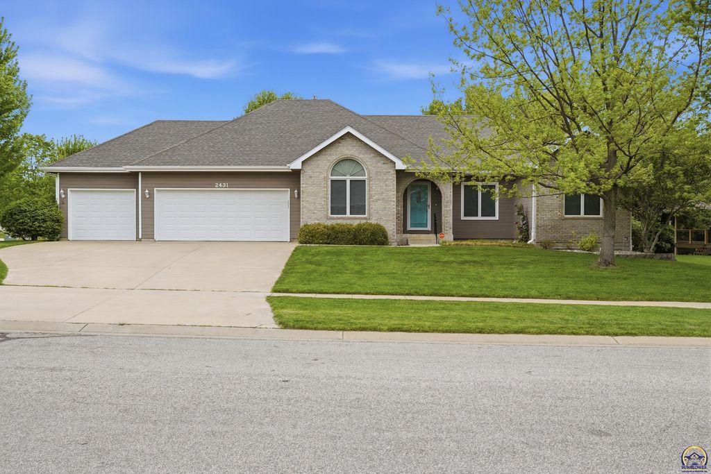 2431 SE Saturn DR, Topeka, KS 66605