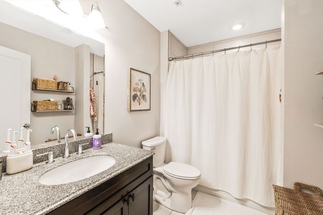 109 D St 4, Boston, MA 02127