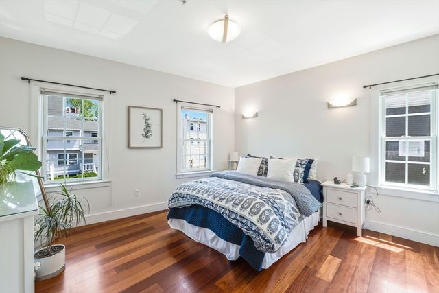109 D St 4, Boston, MA 02127