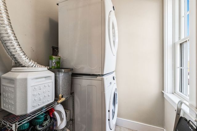 109 D St 4, Boston, MA 02127