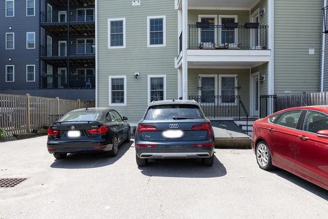 109 D St 4, Boston, MA 02127