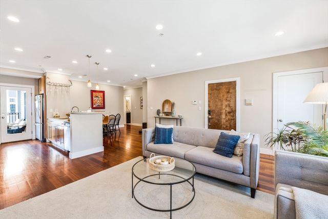 109 D St 4, Boston, MA 02127