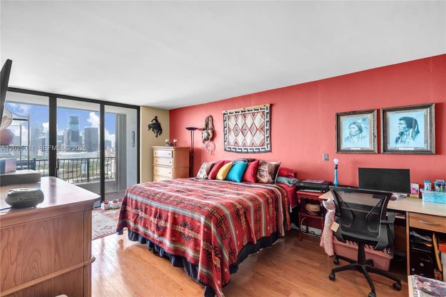 555 NE 15th St 23I, Miami, FL 33132