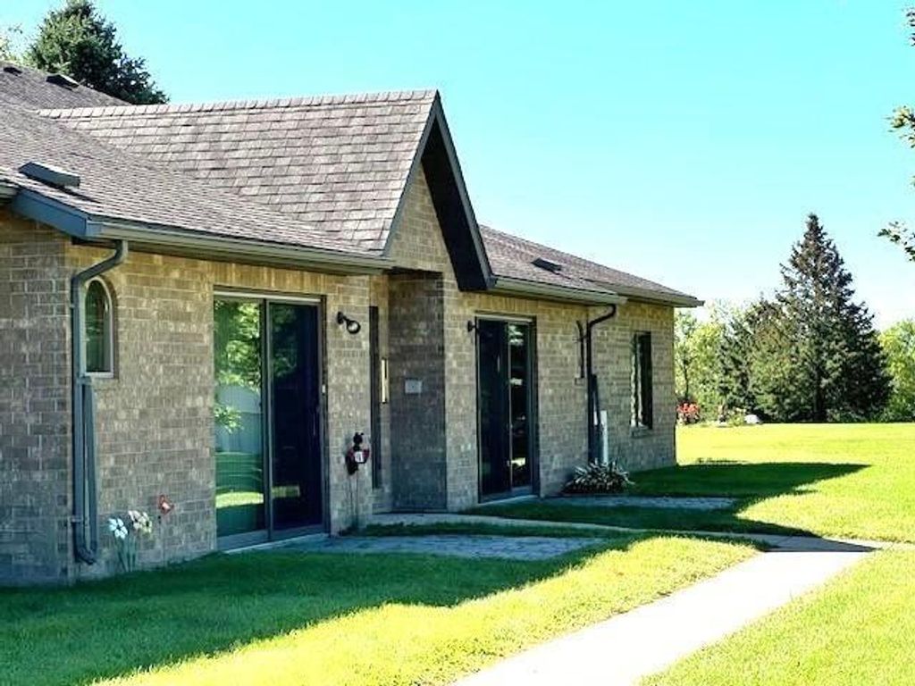 300 10th Avenue SE 101, Pelican Rapids, MN 56572