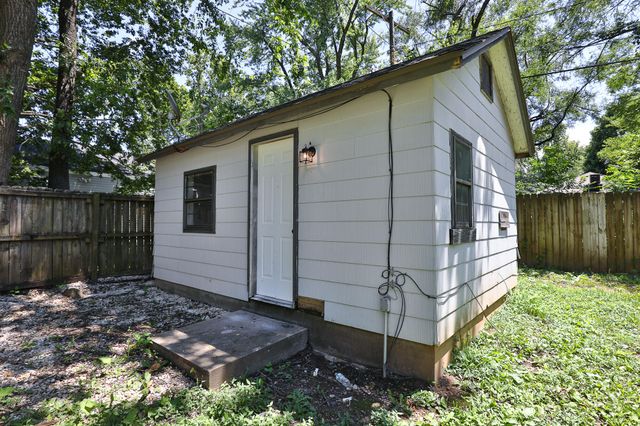 2716 West Elm Street, Springfield, MO 65802