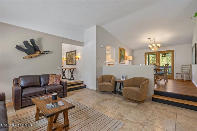 11901 N Eastshore DR, Hayden, ID 83835