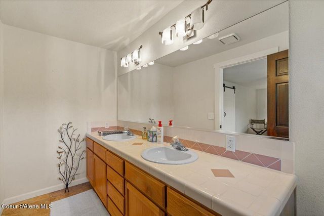 11901 N Eastshore DR, Hayden, ID 83835