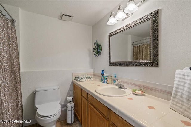 11901 N Eastshore DR, Hayden, ID 83835