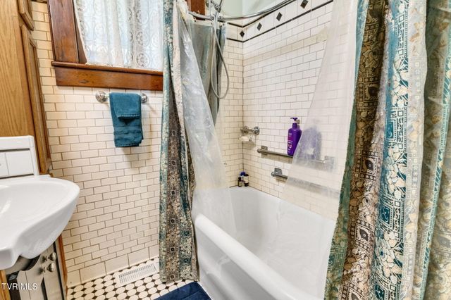 224 North Irish Street, Greeneville, TN 37745