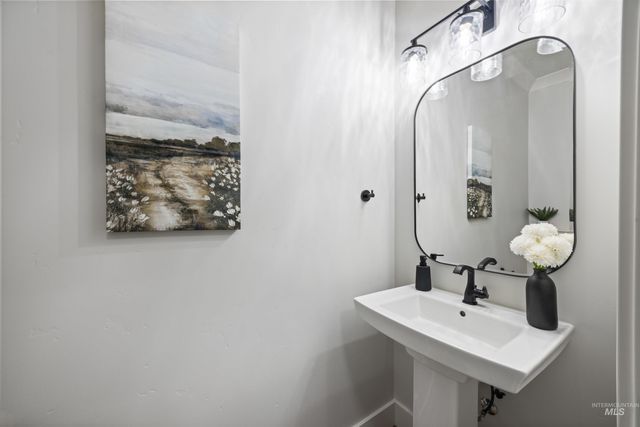 2465 E Berghan Ln, Meridian, ID 83642