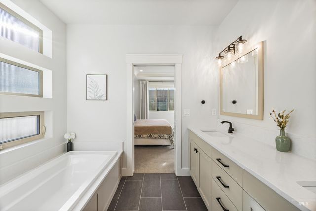 2465 E Berghan Ln, Meridian, ID 83642