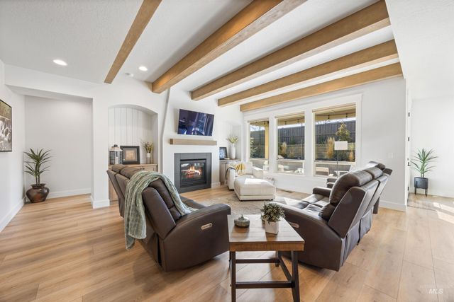 2465 E Berghan Ln, Meridian, ID 83642