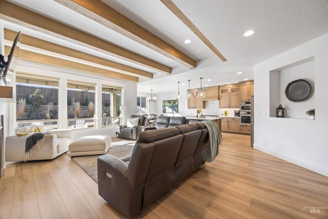 2465 E Berghan Ln, Meridian, ID 83642