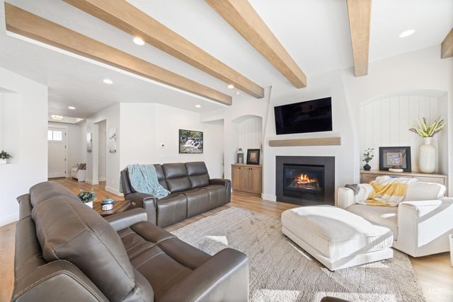 2465 E Berghan Ln, Meridian, ID 83642