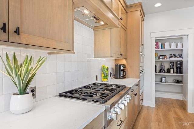 2465 E Berghan Ln, Meridian, ID 83642