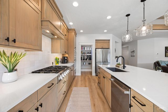 2465 E Berghan Ln, Meridian, ID 83642