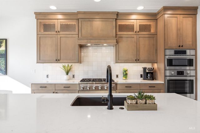 2465 E Berghan Ln, Meridian, ID 83642