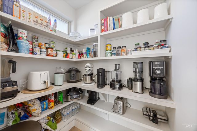 2465 E Berghan Ln, Meridian, ID 83642