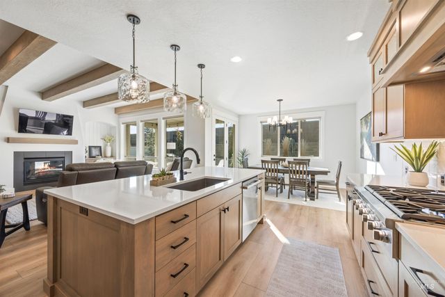 2465 E Berghan Ln, Meridian, ID 83642