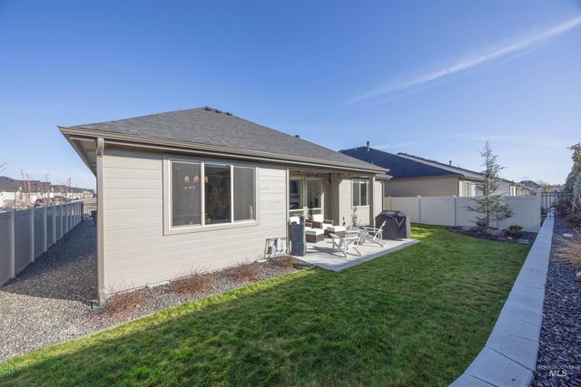 2465 E Berghan Ln, Meridian, ID 83642