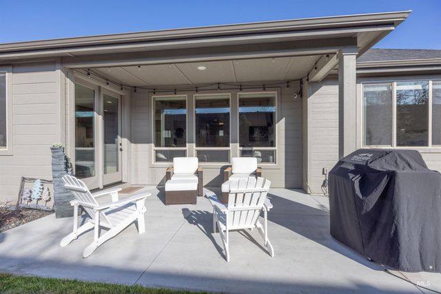 2465 E Berghan Ln, Meridian, ID 83642