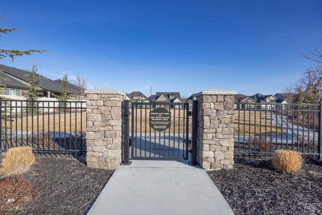 2465 E Berghan Ln, Meridian, ID 83642