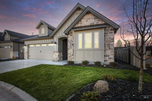2465 E Berghan Ln, Meridian, ID 83642