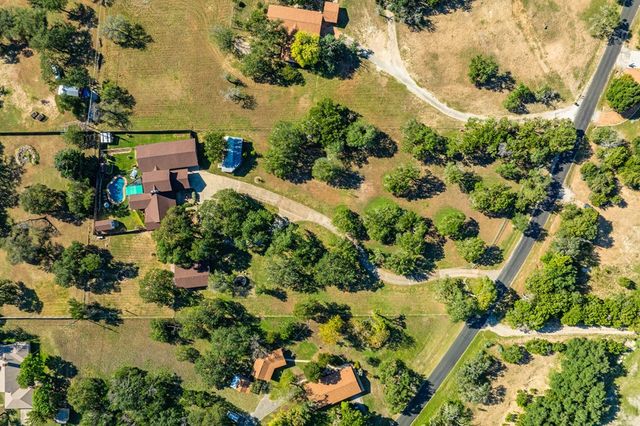 210 SW Oak Lane, Kerrville, TX 78028