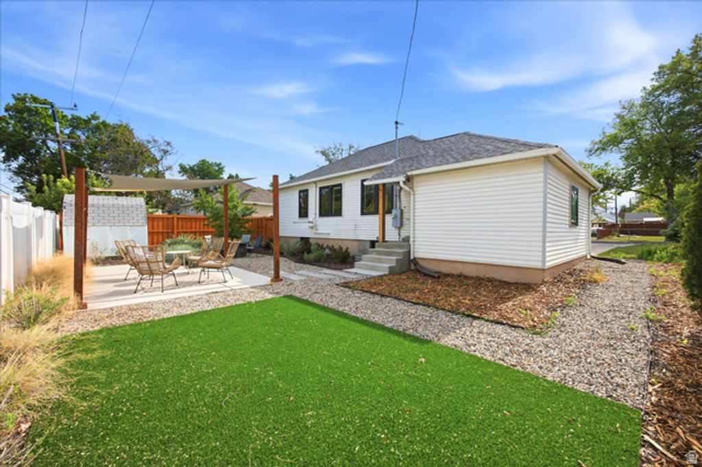 Image 3 of property listing at 2808 S LAKE ST, Salt Lake City, UT 84106
